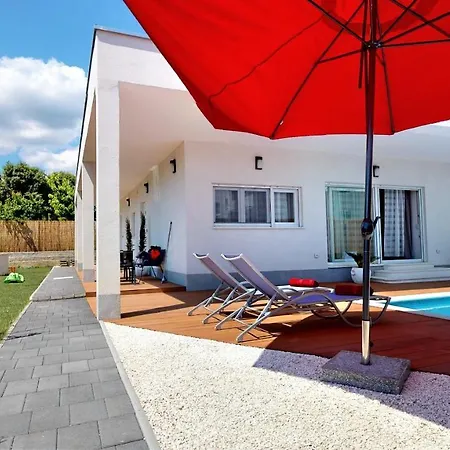 Vila Old Town With Pool